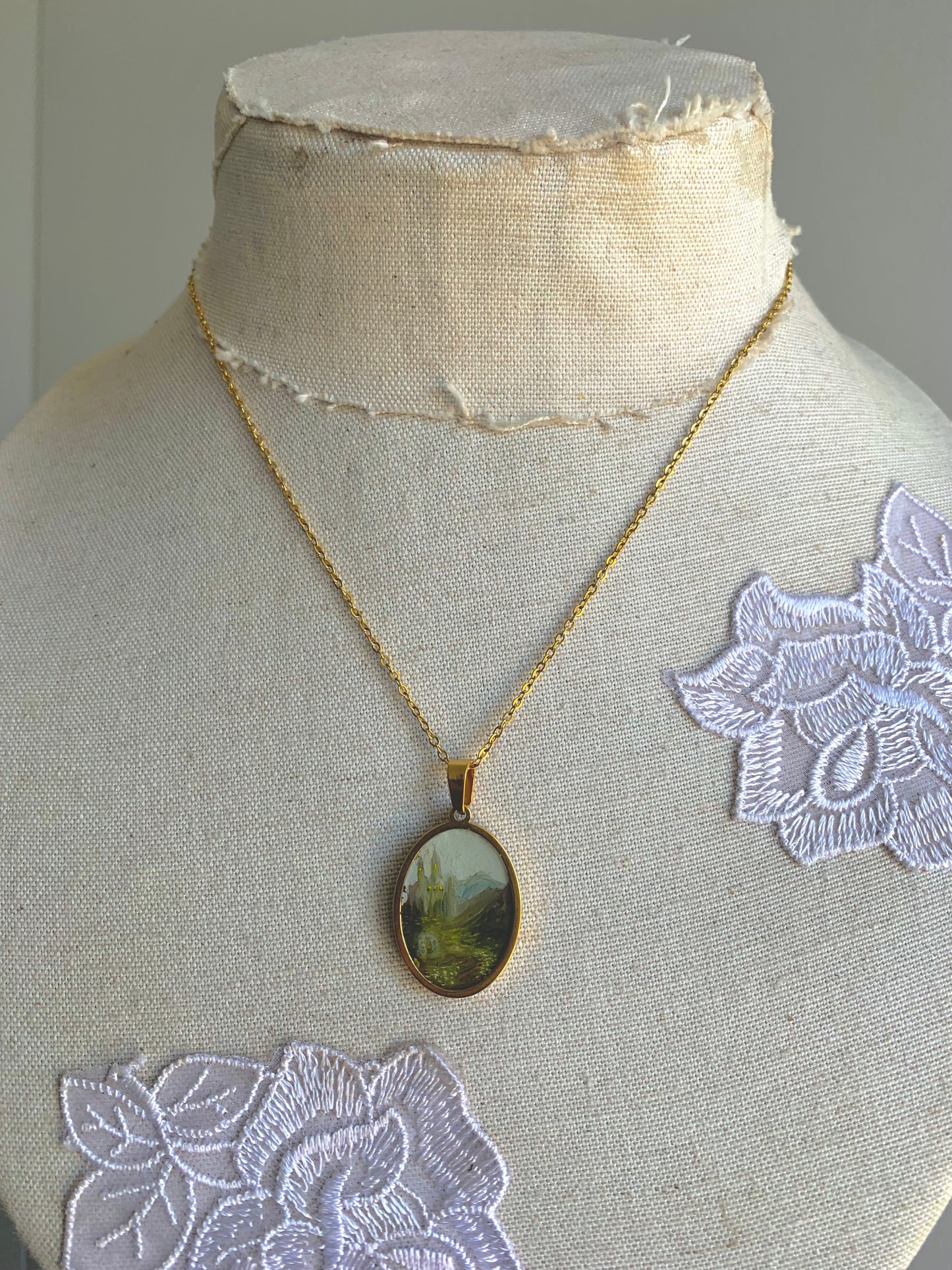 ‘Montécourt’ Mini Painting Necklace