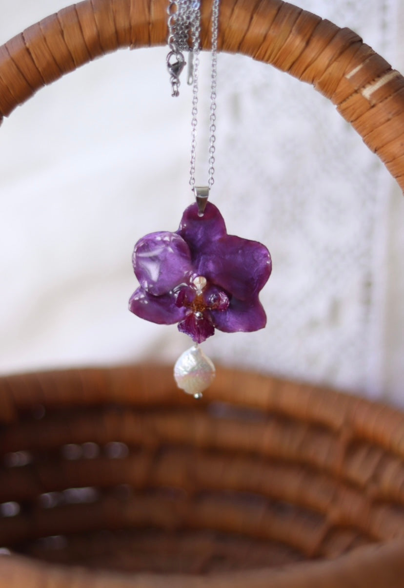 Orchid & Freshwater Pearl Necklace
