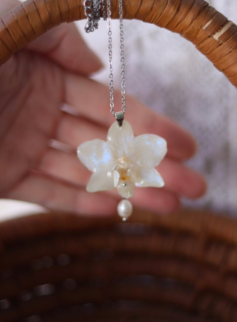 Orchid & Freshwater Pearl Necklace